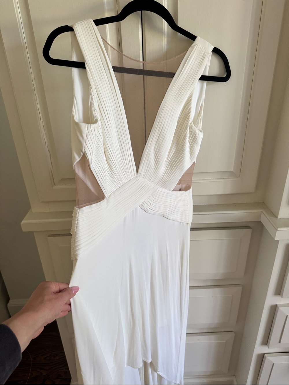 BCBGMaxAzria White Backless V-Neck Evening Dress